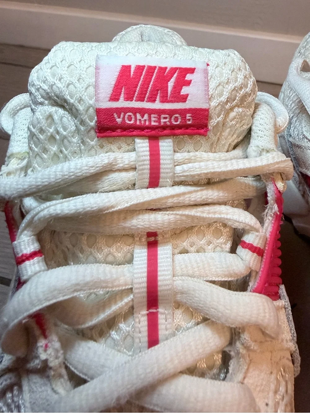 Nike Air Zoom Vomero 5 'Sail Siren Red’ size 8